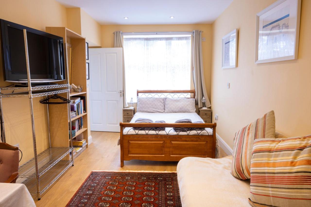 London Vegetarian Smoke & Pet Free En-Suite With Ev Parking Edgware Екстериор снимка