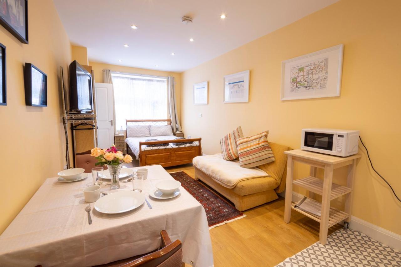 London Vegetarian Smoke & Pet Free En-Suite With Ev Parking Edgware Екстериор снимка