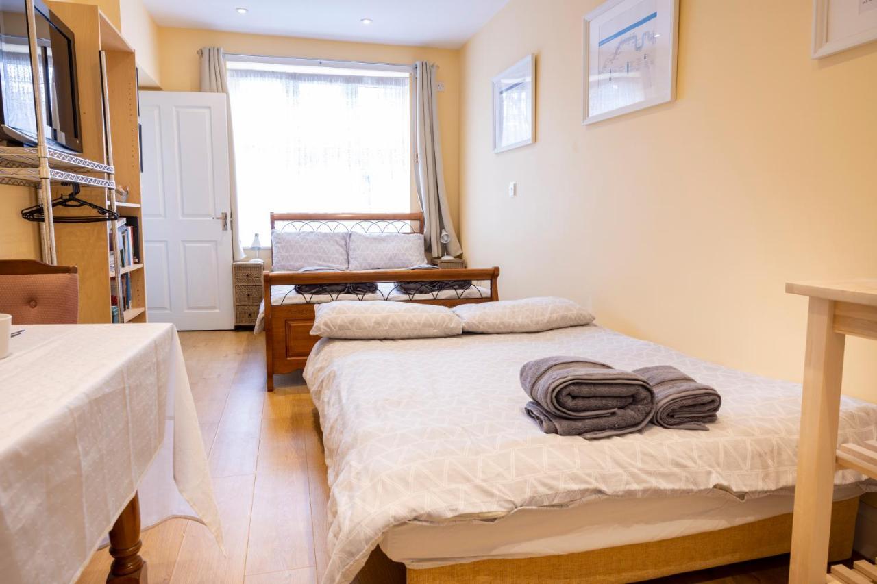 London Vegetarian Smoke & Pet Free En-Suite With Ev Parking Edgware Екстериор снимка