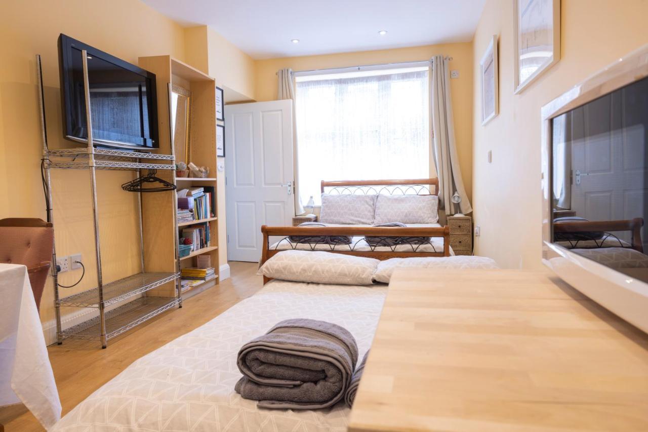 London Vegetarian Smoke & Pet Free En-Suite With Ev Parking Edgware Екстериор снимка