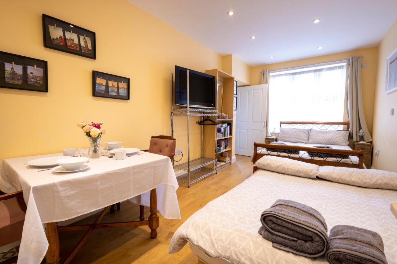 London Vegetarian Smoke & Pet Free En-Suite With Ev Parking Edgware Екстериор снимка
