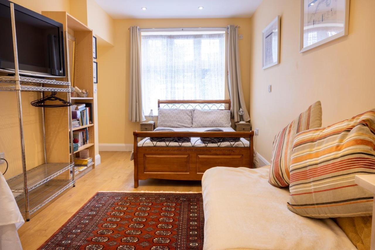 London Vegetarian Smoke & Pet Free En-Suite With Ev Parking Edgware Екстериор снимка