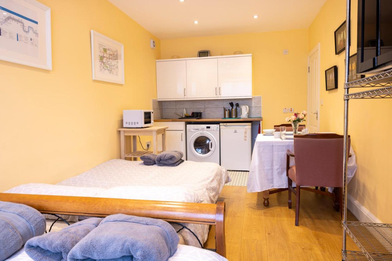 London Vegetarian Smoke & Pet Free En-Suite With Ev Parking Edgware Екстериор снимка